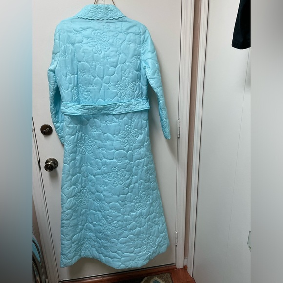 NWOT Vintage Beautiful full length robe is a size small - Picture 2 of 8